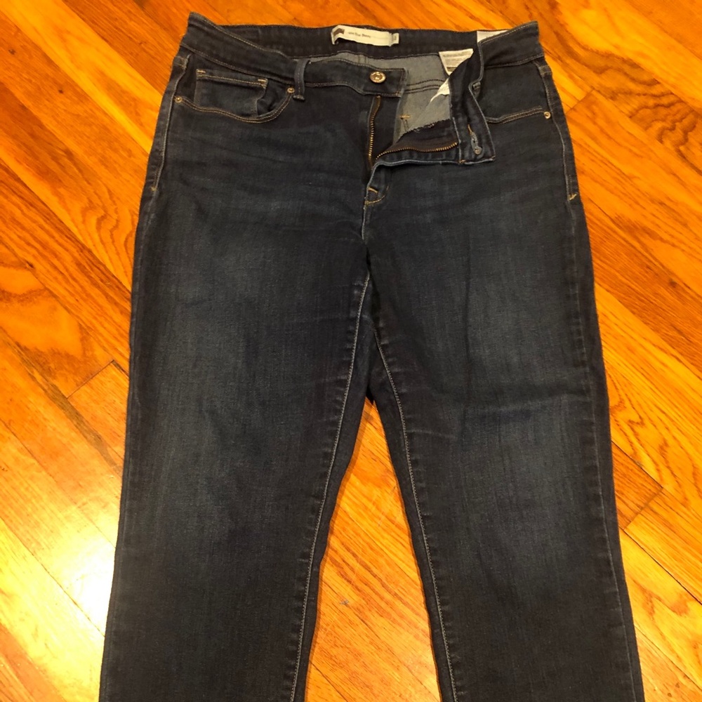 Levi’s mid rise skinny jeans